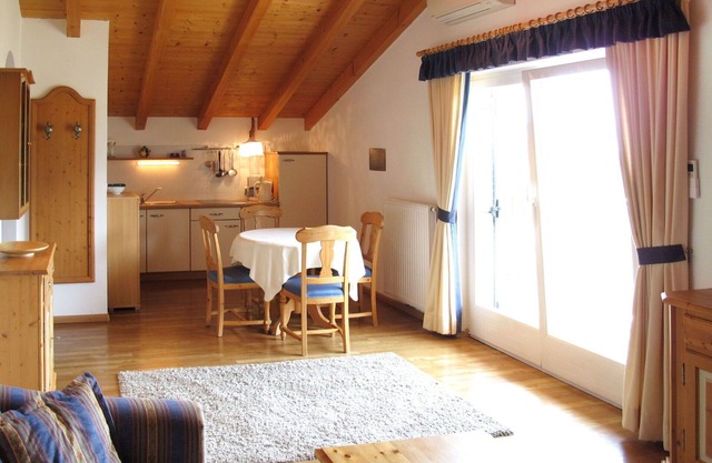 Cosy apartment for 3 guests with pool, WIFI, A/C, hot tub, TV, balcony and pets allowed