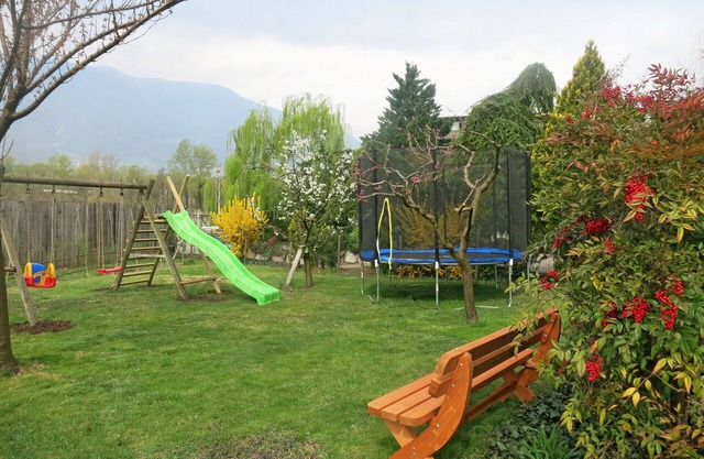 Cosy apartment for 3 people with WIFI, pool, TV, balcony and pets allowed