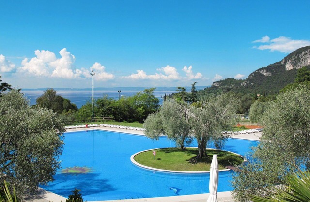 Cosy apartment for 3 people with pool, WIFI, A/C, TV, patio and parking