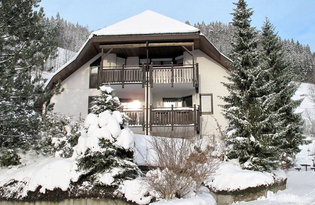 Cosy apartment for 4 guests with WIFI, TV, terrace, pets allowed and parking