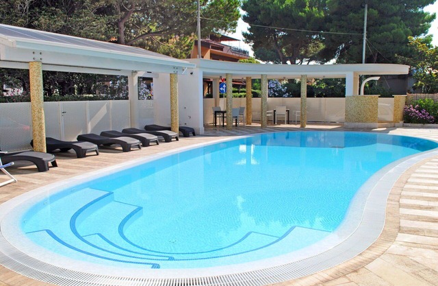 Cosy apartment for 5 people with pool, A/C, WIFI, TV, balcony and pets allowed