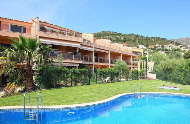 Cosy apartment for 6 people with pool, WIFI, TV, terrace and panoramic view