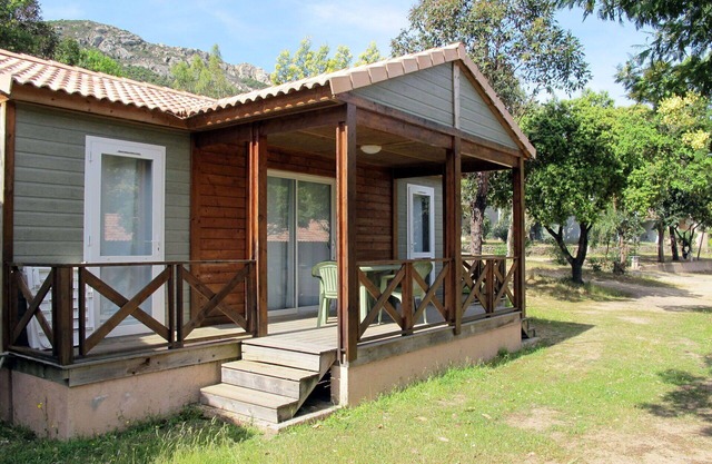 Cosy apartment for 6 people with WIFI, A/C, TV, terrace and parking
