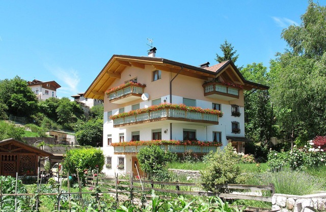 Cosy apartment for 6 guests with WIFI, TV, patio and pets allowed