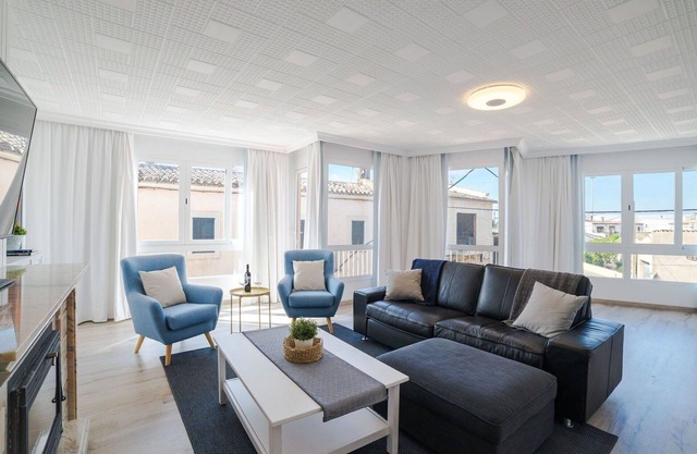 Cosy apartment for 6 people with WIFI, A/C, TV and patio