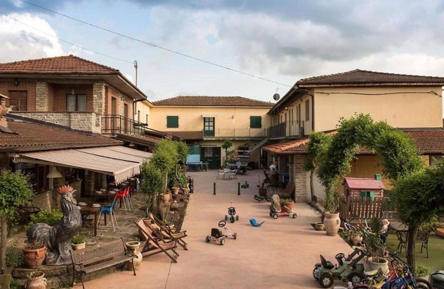 Cosy apartment for 6 people with WIFI, pool, TV, terrace and pets allowed