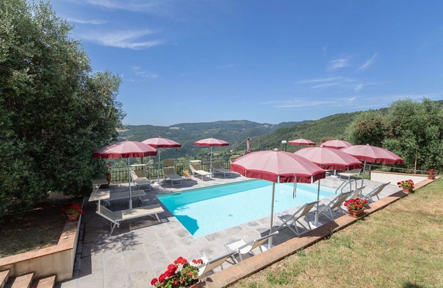 Cosy apartment for 8 people with WIFI, pool, TV, pets allowed and panoramic view