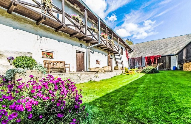 Cosy apartment in villa for 4 people with pool, WIFI, TV, pets allowed and parking