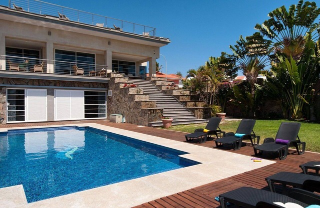 Cosy apartment in villa for 12 guests with WIFI, private pool, TV and patio