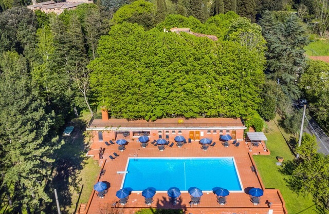 Cosy apartment in villa for 8 people with WIFI, pool, TV, terrace and pets allowed