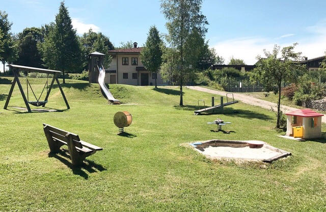 Cosy apartment in villa for 4 guests with TV, balcony, pets allowed and parking