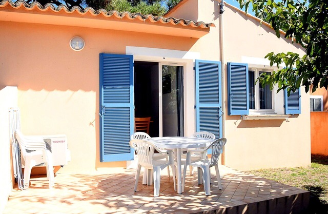 Cosy apartment in villa for 8 people with WIFI, pool, TV, terrace and pets allowed