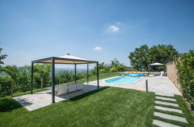 Cosy apartment in villa with A/C, WIFI, pool, TV, patio, pets allowed and panoramic view