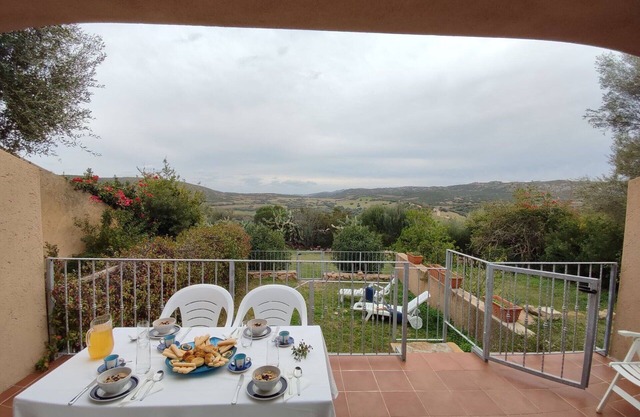 Cosy apartment in villa with WIFI, A/C, pool, TV, terrace, panoramic view and parking