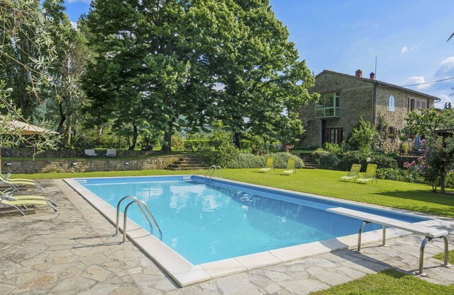 Cosy apartment in villa for 4 guests with WIFI, pool, terrace, pets allowed and parking