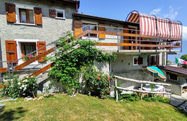 Cosy apartment for 6 guests with WIFI, TV, patio and pets allowed