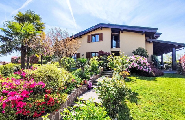 Cosy apartment for 5 people with A/C, WIFI, TV, balcony and panoramic view