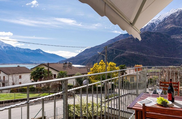 Cosy apartment for 5 guests with WIFI, TV, balcony and parking
