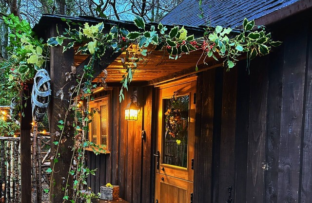 Cosy cabin overlooking River Mar with private magical woodland garden.