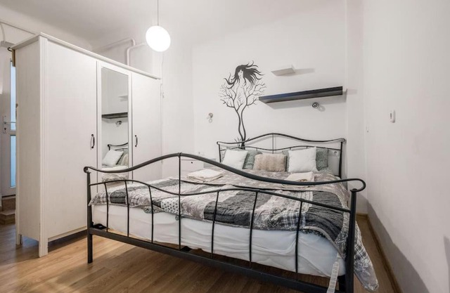 Cosy central apartment at river