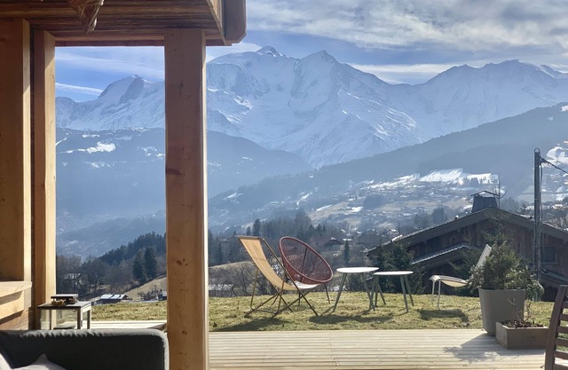 Cosy chalet facing Mont Blanc