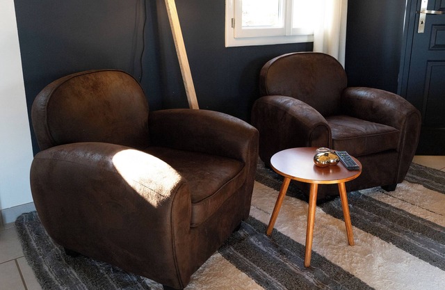 Cosy chalet with private indoor spa, hotel-style, quiet location near Sarlat
