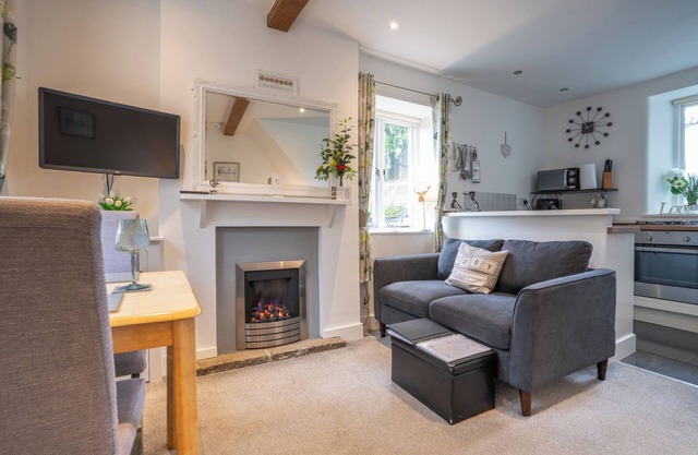 ✨ Cosy Corner Cottage – Romantic Hideaway in the Peak District 🏡