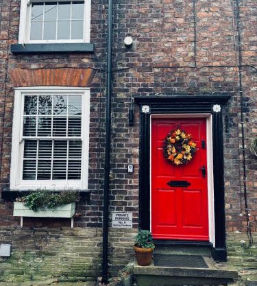 Cosy Cottage (Free parking)