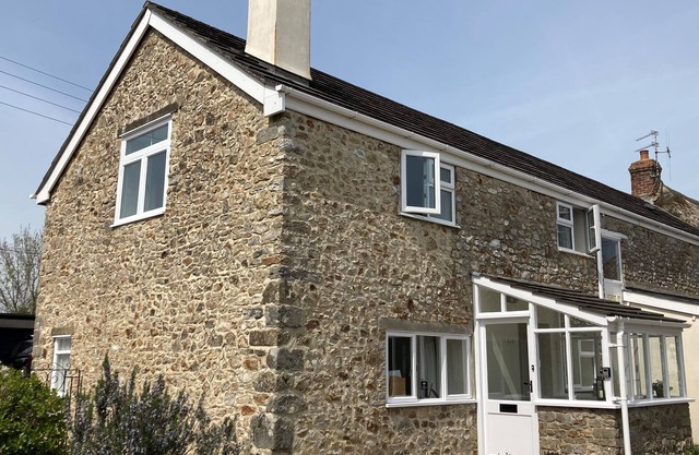 Cosy Cottage in East Devon - parking onsite. Beaches and countryside close by.