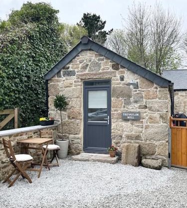 Cosy country getaway, 5 mins from the sea