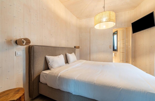 Cosy Forest Hideaway for Two