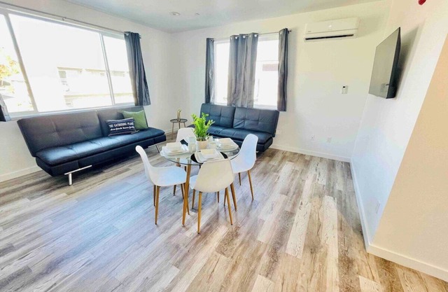 Cosy Midtown 1 bedroom number 1/pet ok/sleeps 5