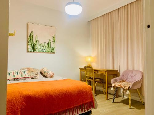 Cosy One Bedroom Apt Next to Park!