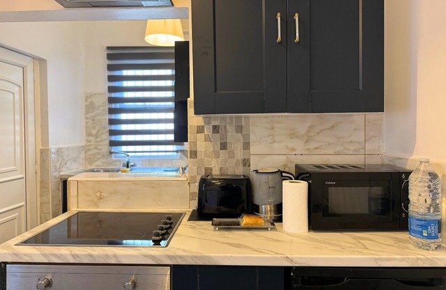 Cosy Retreat For Couples With Free Parking