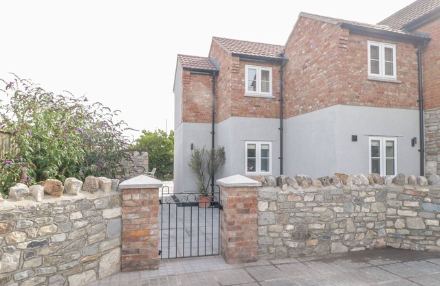 COSY ROOK, family friendly, luxury holiday cottage in Rooks Bridge