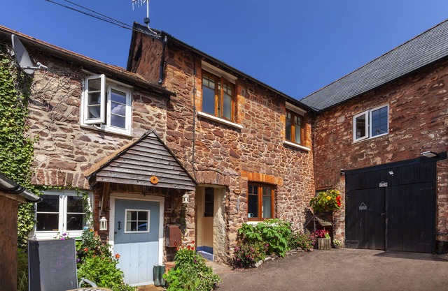 Cosy stone cottage on Exmoor National Park. cycle/walk from door. Pub 2 mins.
