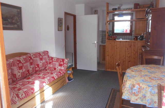 Cosy, stored appartment (for 4 pers) right in the heart of Peisey Nancroix