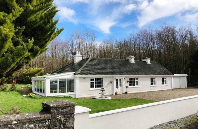 Cosy summer rental between Terryglass & Ballinderry