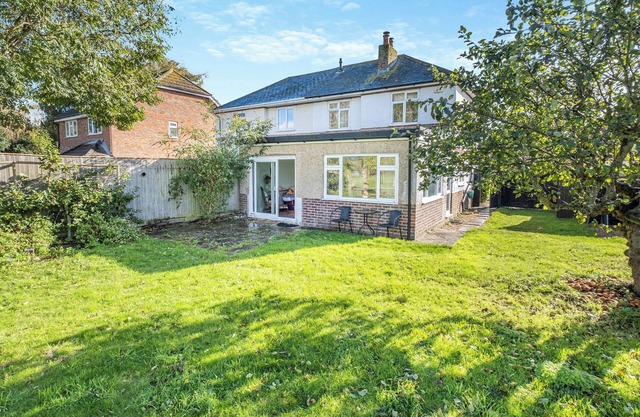 Cosy three-bedroom holiday home on Hayling Island.