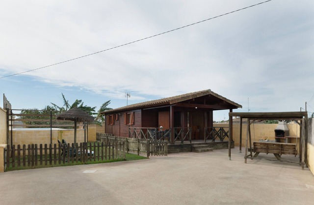 Cosy Timber Cottage in the Green - Villa Alberto
