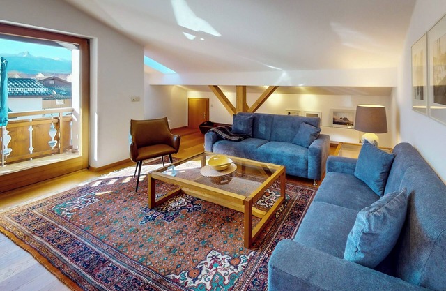 Cosy top-floor apartment with space for four people with amazing panorama balcon