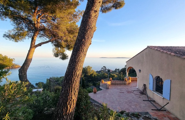 Côte d’Azur: Charming Holiday Home in Le Rayol with Breathtaking Views