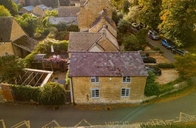 Cotswolds Corner Cottage