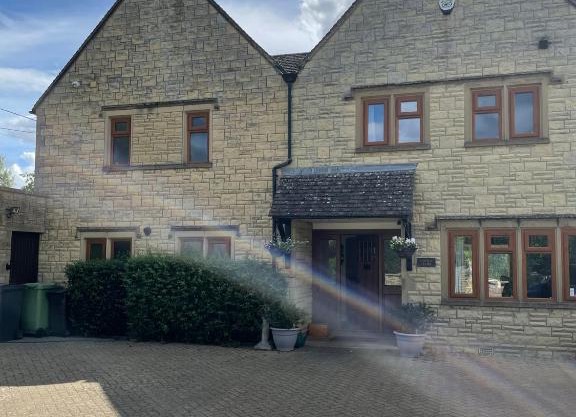 Cotswolds Luxury House in Central Bourton Large Sleeps 2-11. Pet Friendly.