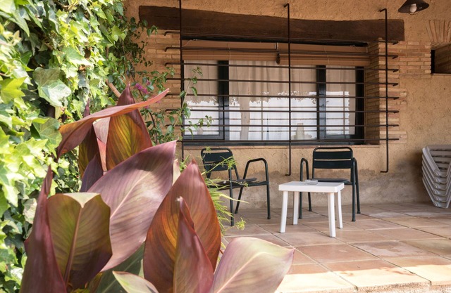 Cottage 2 people, Beach Costa Brava 17 km, pool, barbecue