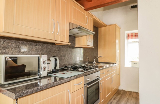 COTTAGE 1, pet friendly, character holiday cottage in Braithwaite