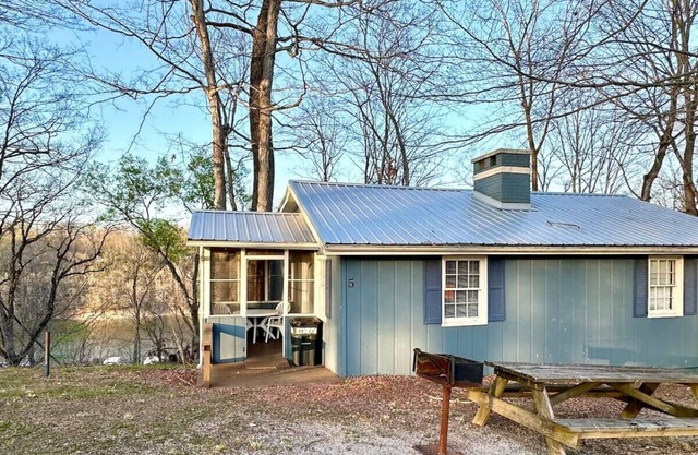 Cottage 5- Lee’s Ford Marina