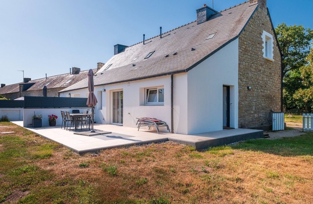 Cottage 'Au Pied Des Chênes' with Private Terrace, Shared Garden and Wi-Fi