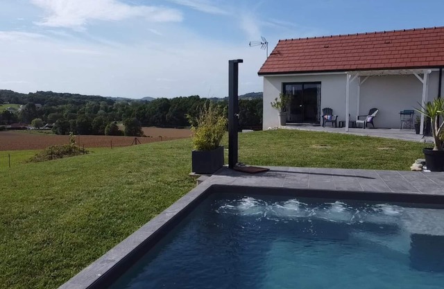 Cottage between sea and mountains with private pool (and heated) - View Pyrenees
