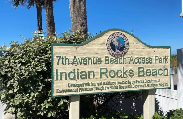 Cottage by the Sea Unit AnIndian Rocks Retreat- 3-Minute Walk to Beach- King Bed